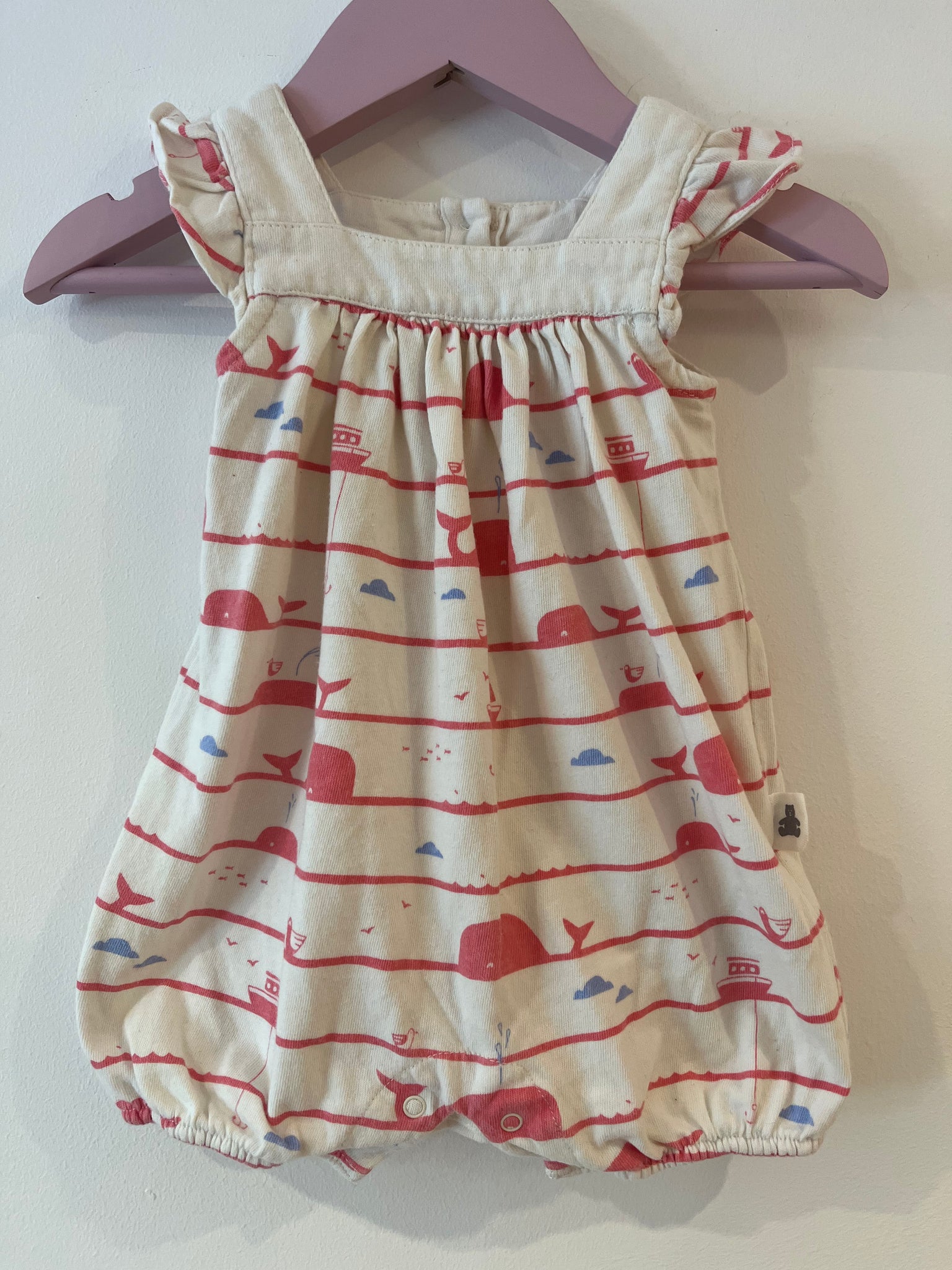 Gap whale romper (0-3m)