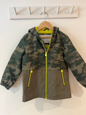 TU camo water resistant jacket (5-6y)