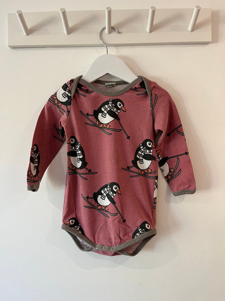 Smafolk skiing penguin bodysuit (80/9-12m) *running big*