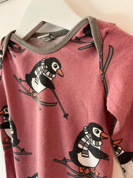 Smafolk skiing penguin bodysuit (80/9-12m) *running big*